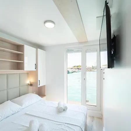Comfortable Houseboat In A Prime Marina Location Botel Novigrad Istria