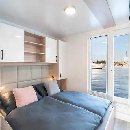 Comfortable Houseboat In A Prime Marina Location Novigrad Istria