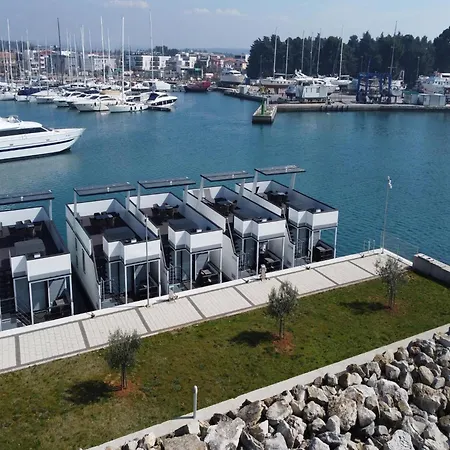 Botel Comfortable Houseboat In A Prime Marina Location Novigrad Istria