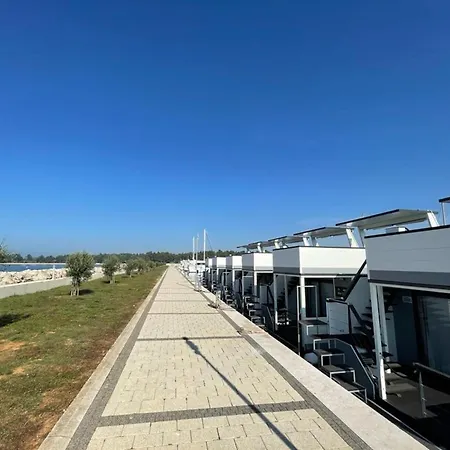 Botel Comfortable Houseboat In A Prime Marina Location Novigrad Istria