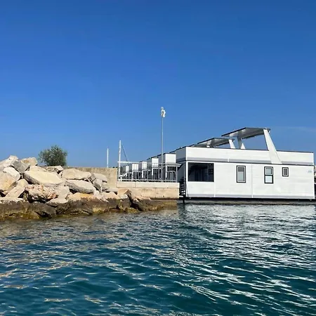 Comfortable Houseboat In A Prime Marina Location 3* Novigrad Istria