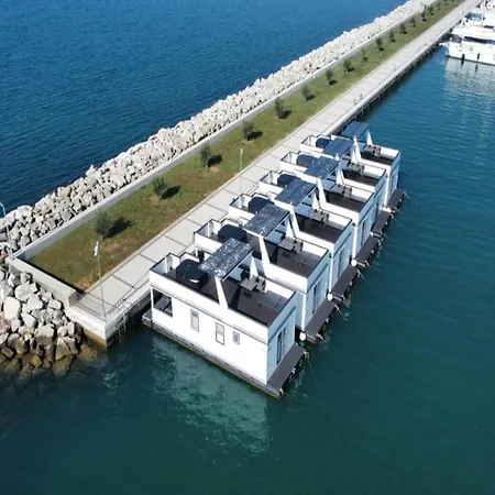 Comfortable Houseboat In A Prime Marina Location Novigrad Istria