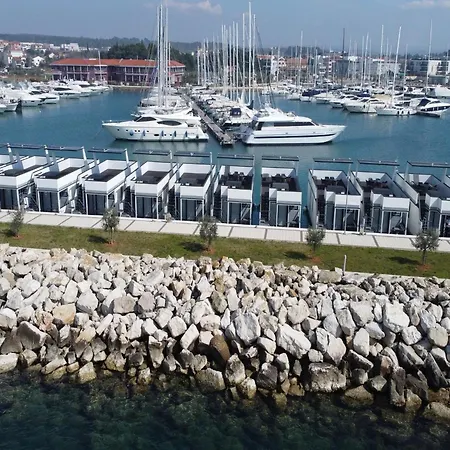 Comfortable Houseboat In A Prime Marina Location Botel Novigrad Istria