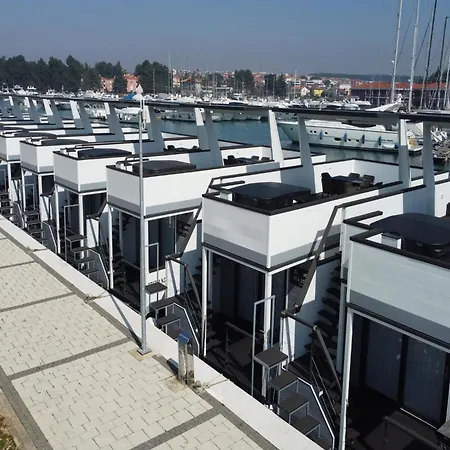 Comfortable Houseboat In A Prime Marina Location
