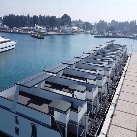 Comfortable Houseboat In A Prime Marina Location Novigrad Istria